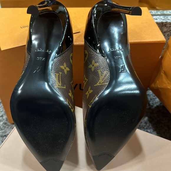 Louis Vuitton Cherie Pump - Picture 3 of 9